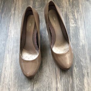 Adorable glossy beige heels